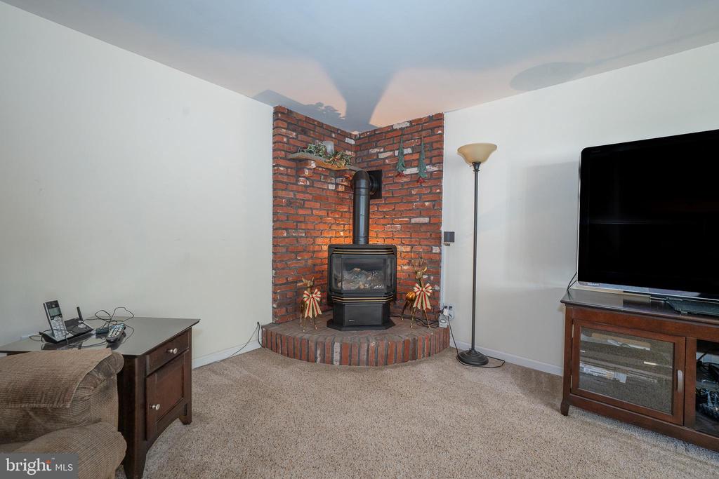 721 BUTTERCUP DRIVE