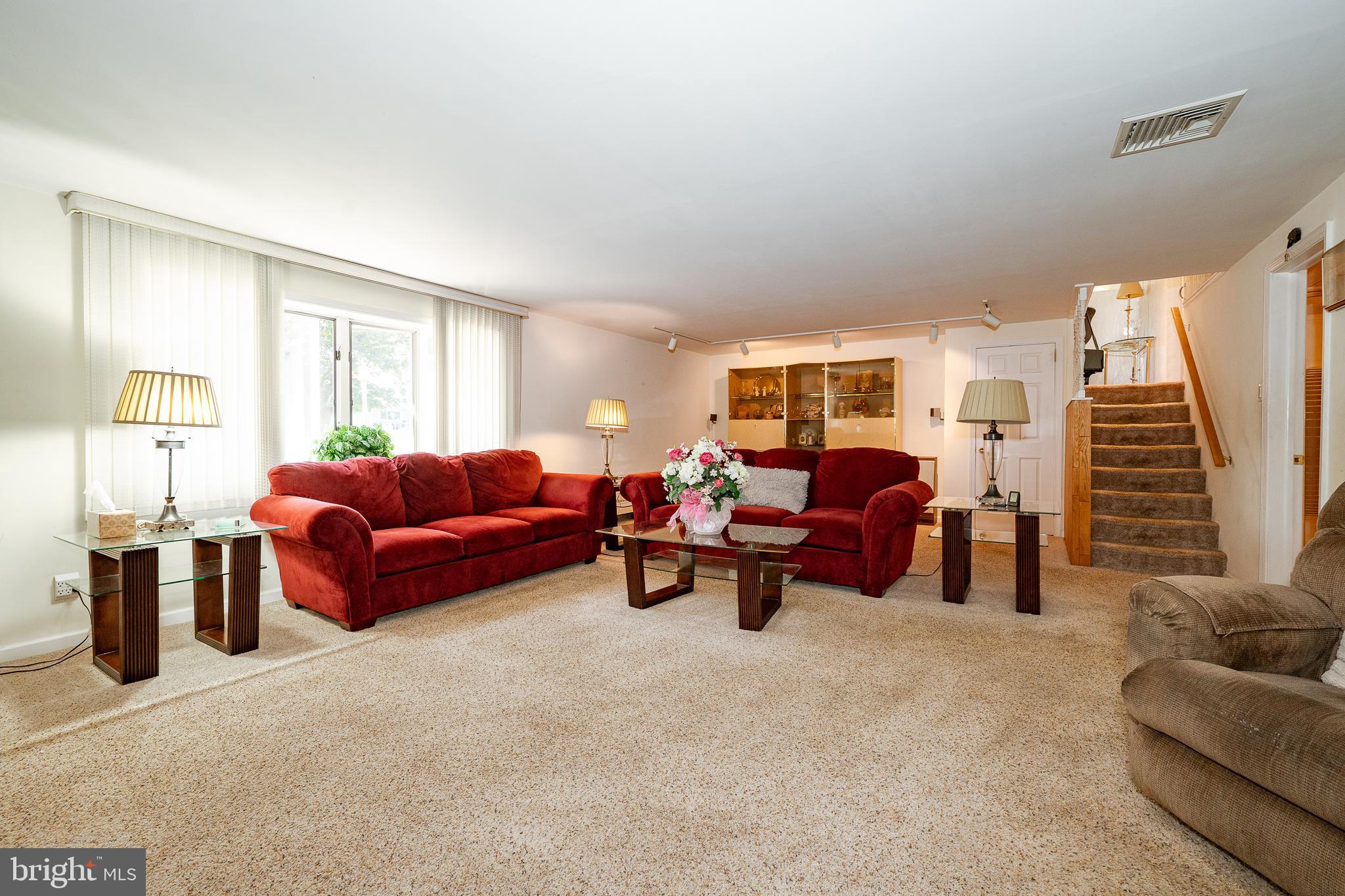 721 BUTTERCUP DRIVE