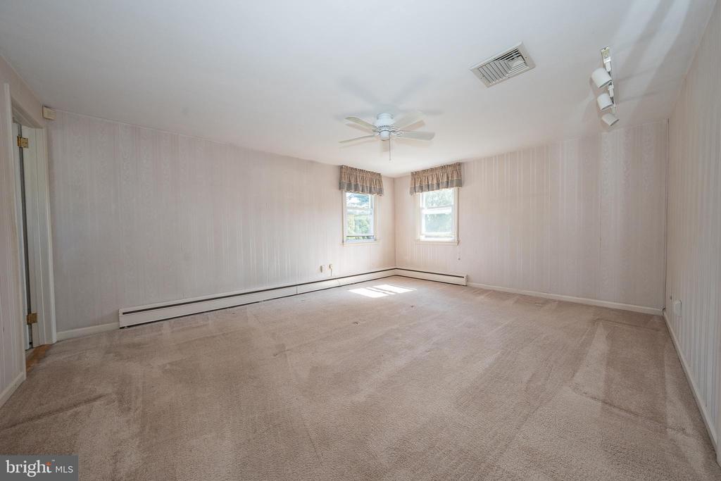 721 BUTTERCUP DRIVE