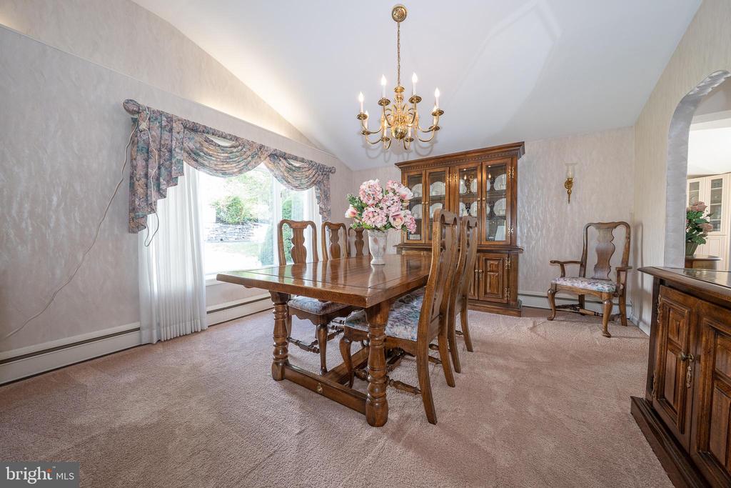 721 BUTTERCUP DRIVE