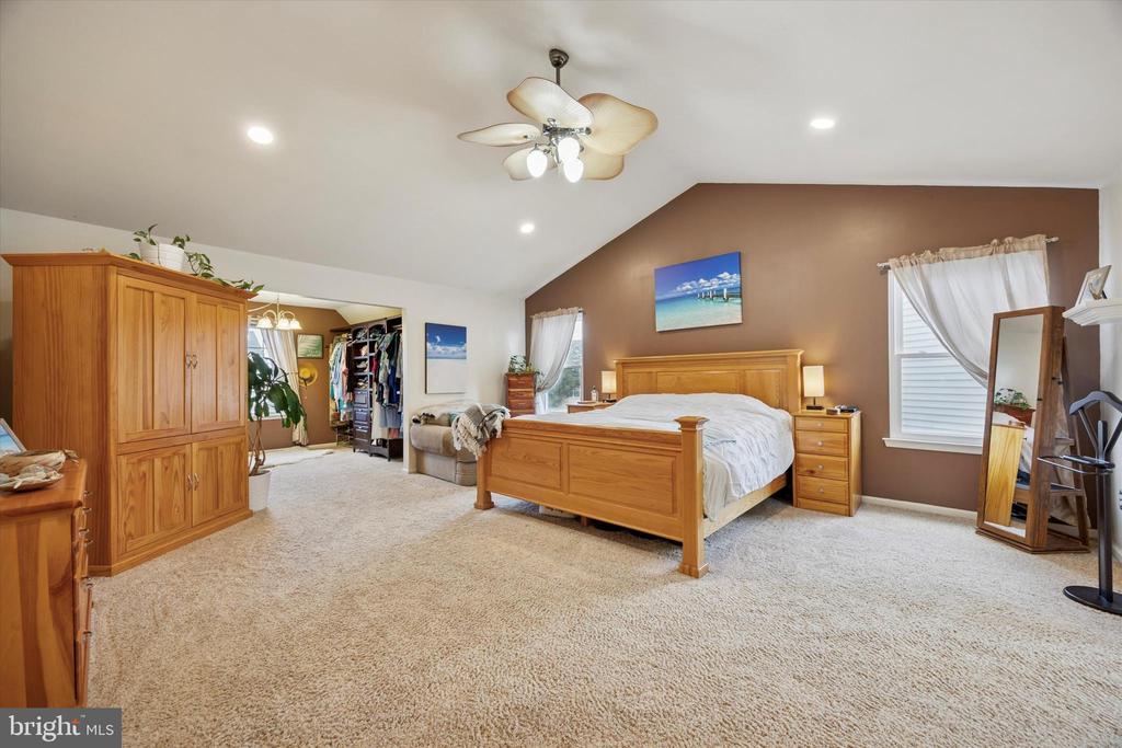 420 LONGLEAF DRIVE