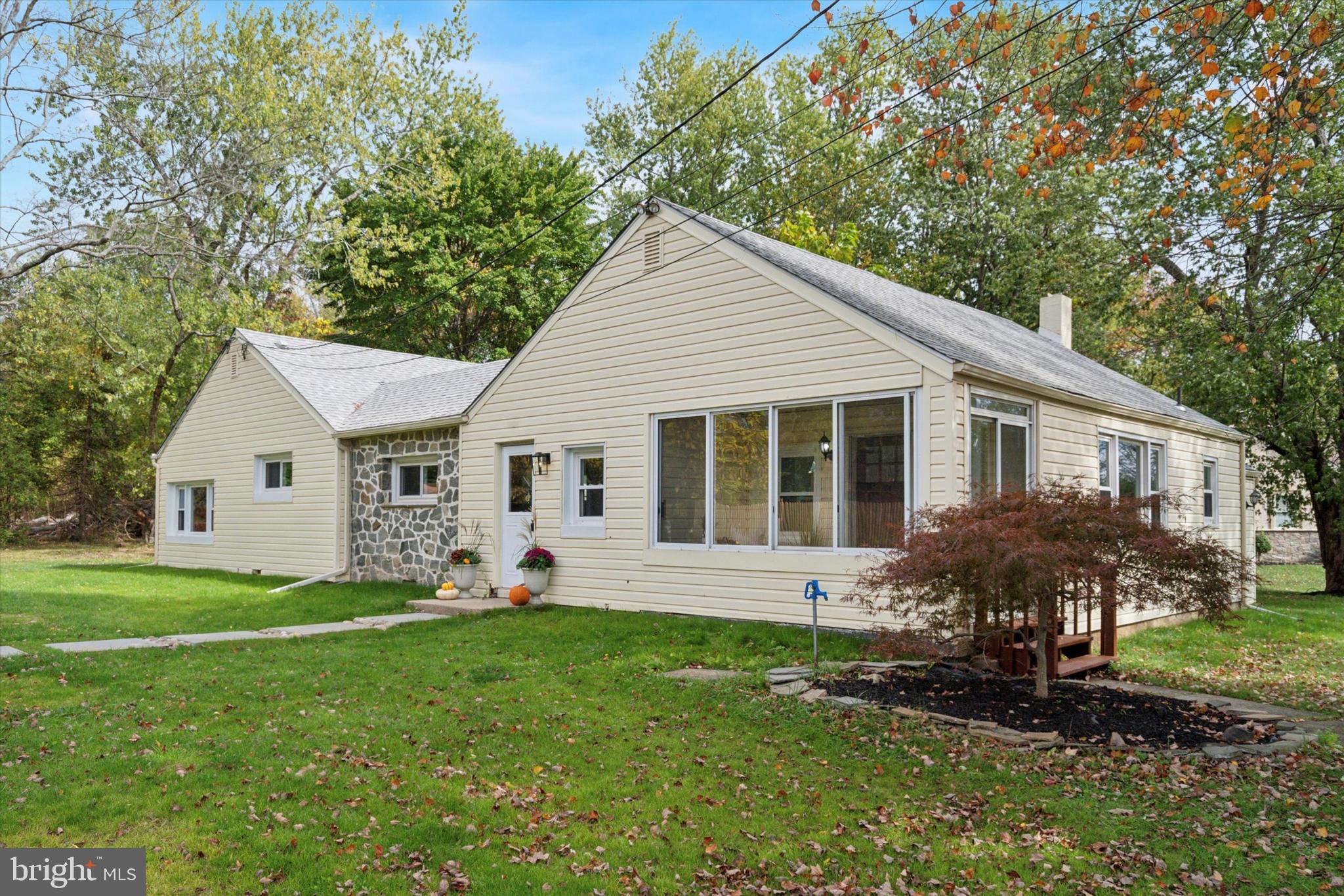 2369 TOHICKON LANE