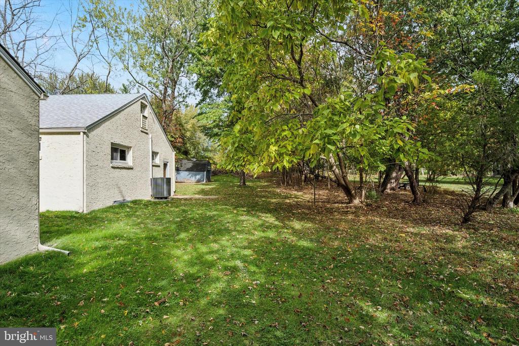 2369 TOHICKON LANE