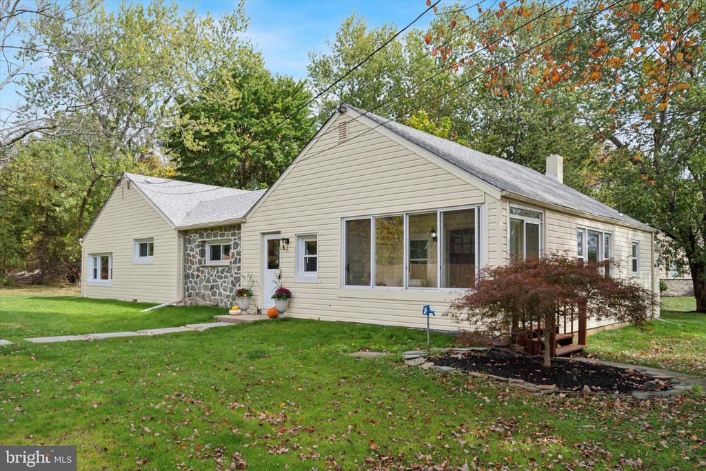 2369 TOHICKON LANE