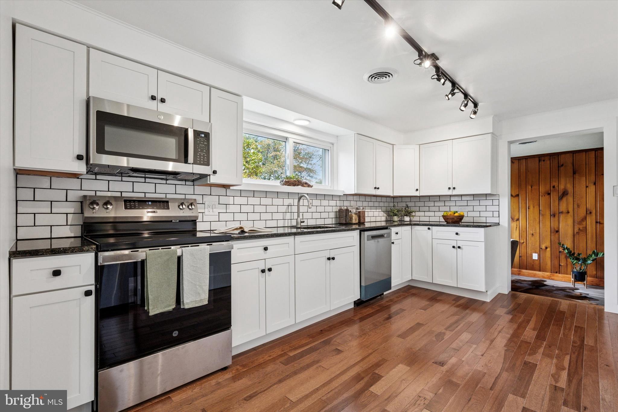 2369 TOHICKON LANE