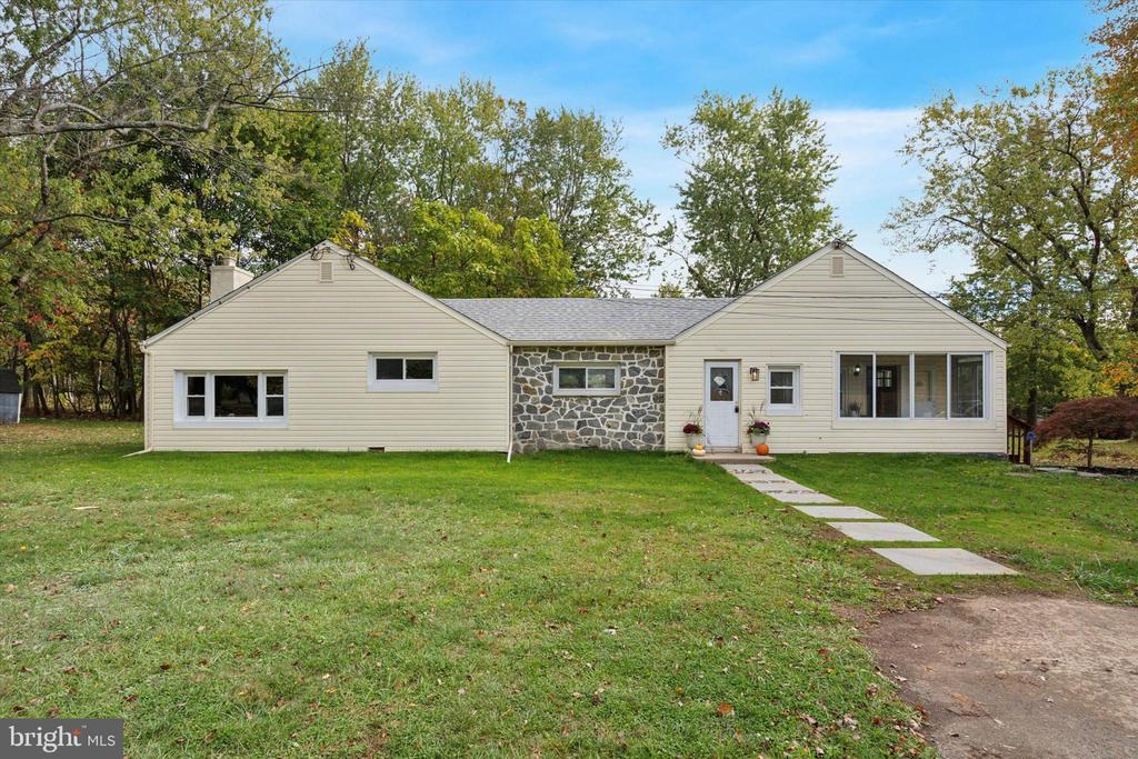 2369 TOHICKON LANE