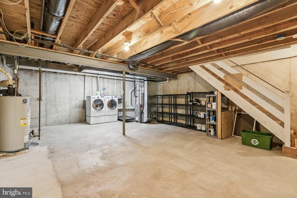 5437 RINKER CIRCLE