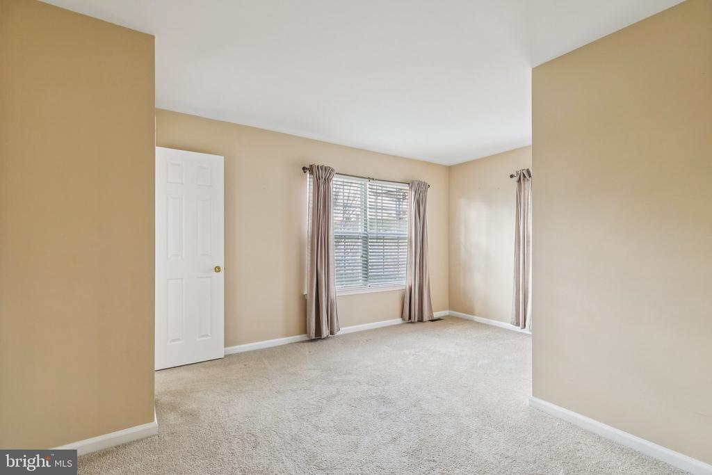 5437 RINKER CIRCLE