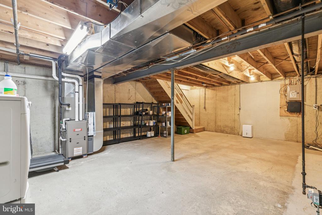 5437 RINKER CIRCLE