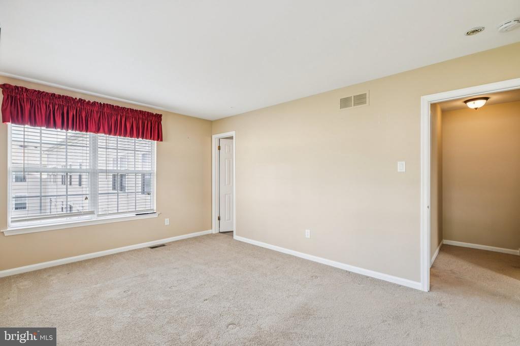 5437 RINKER CIRCLE