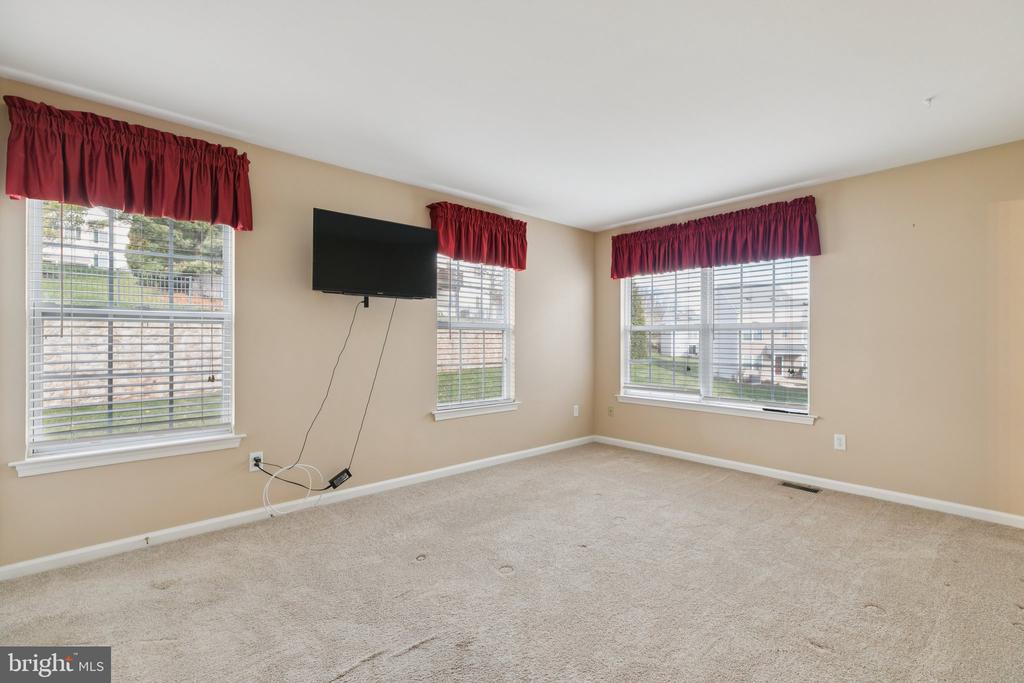 5437 RINKER CIRCLE