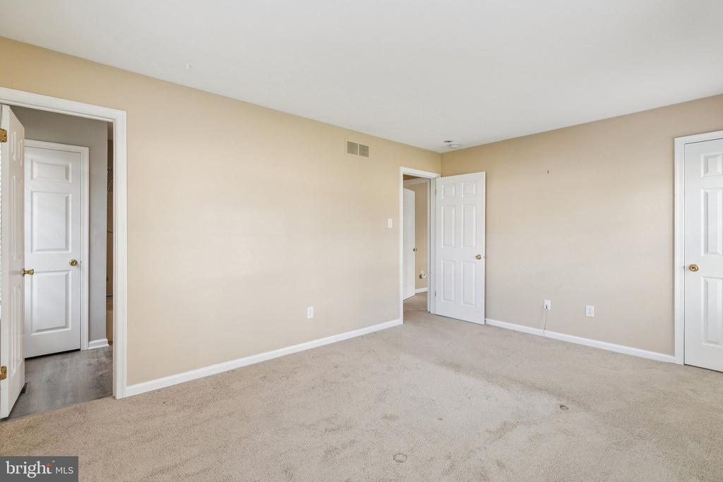 5437 RINKER CIRCLE