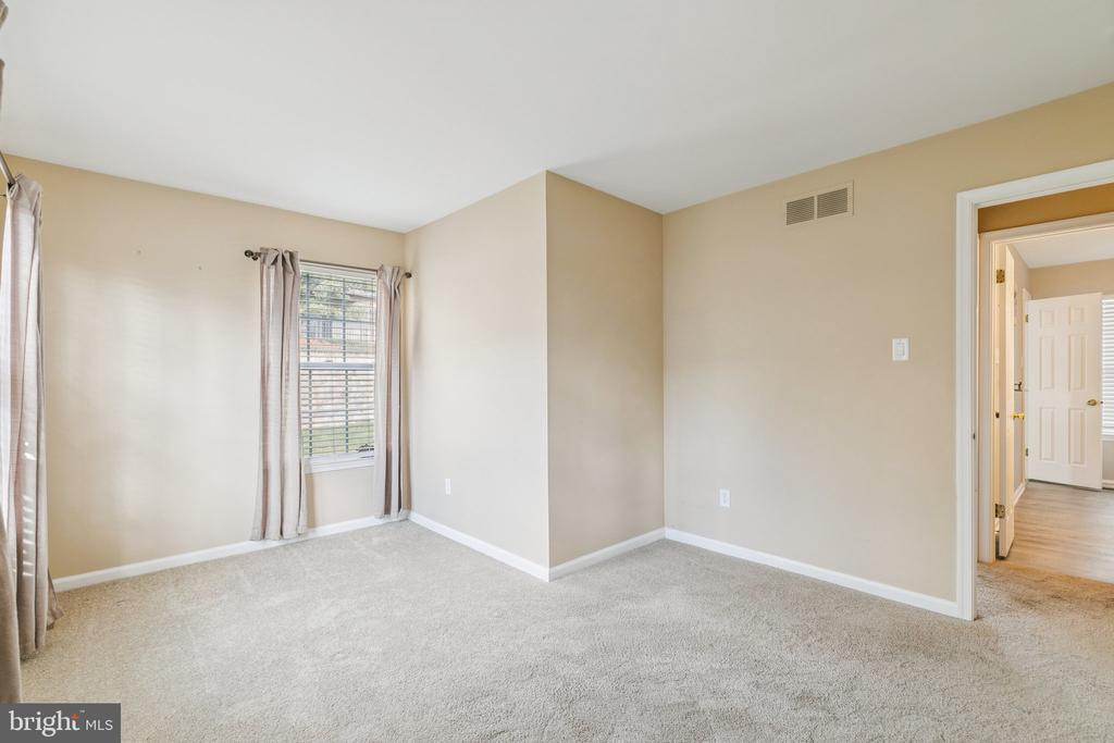 5437 RINKER CIRCLE