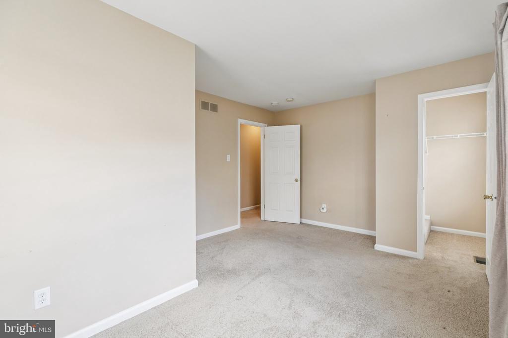 5437 RINKER CIRCLE