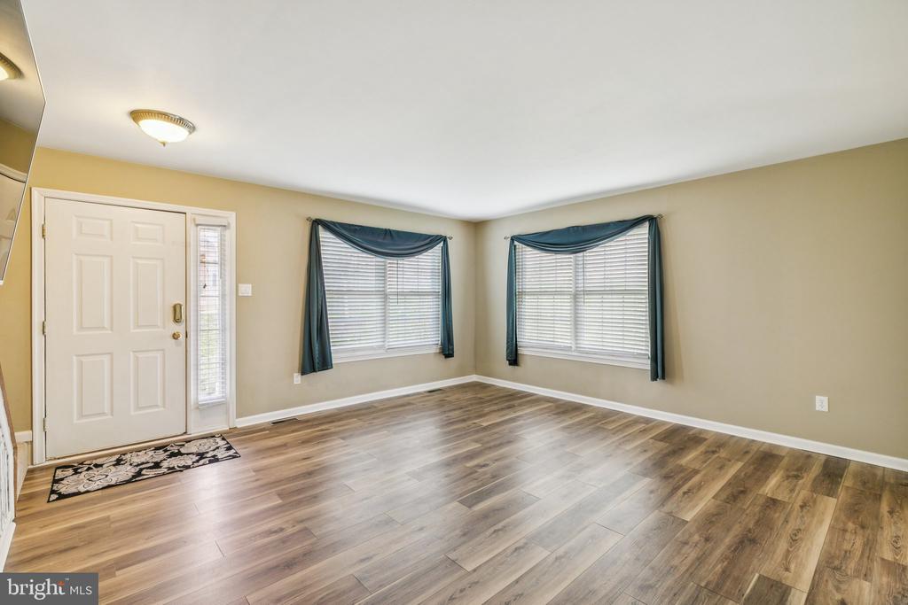 5437 RINKER CIRCLE