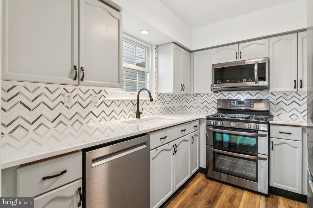 5437 RINKER CIRCLE