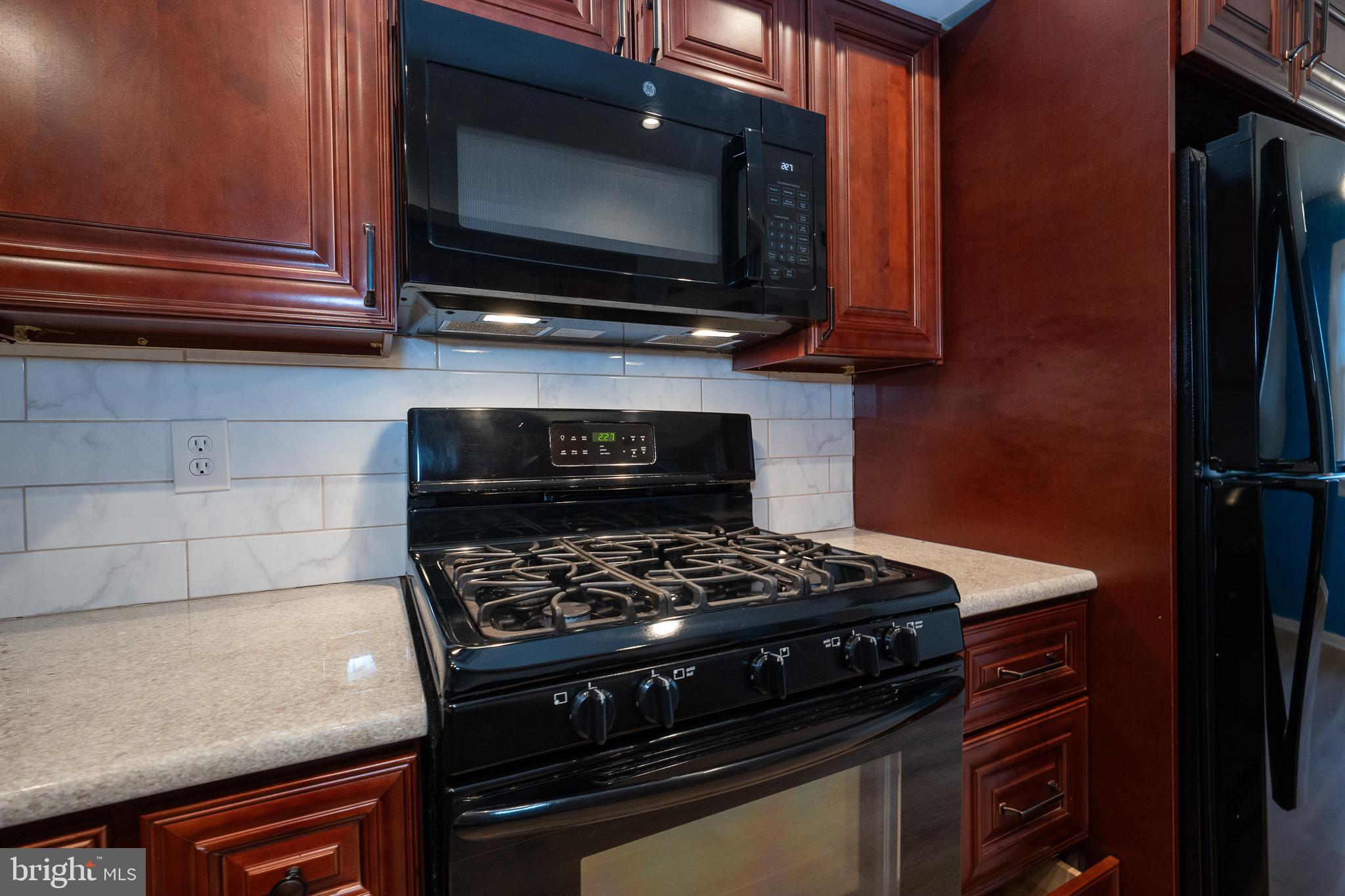 203 HAMPTON CROSSING B 203B