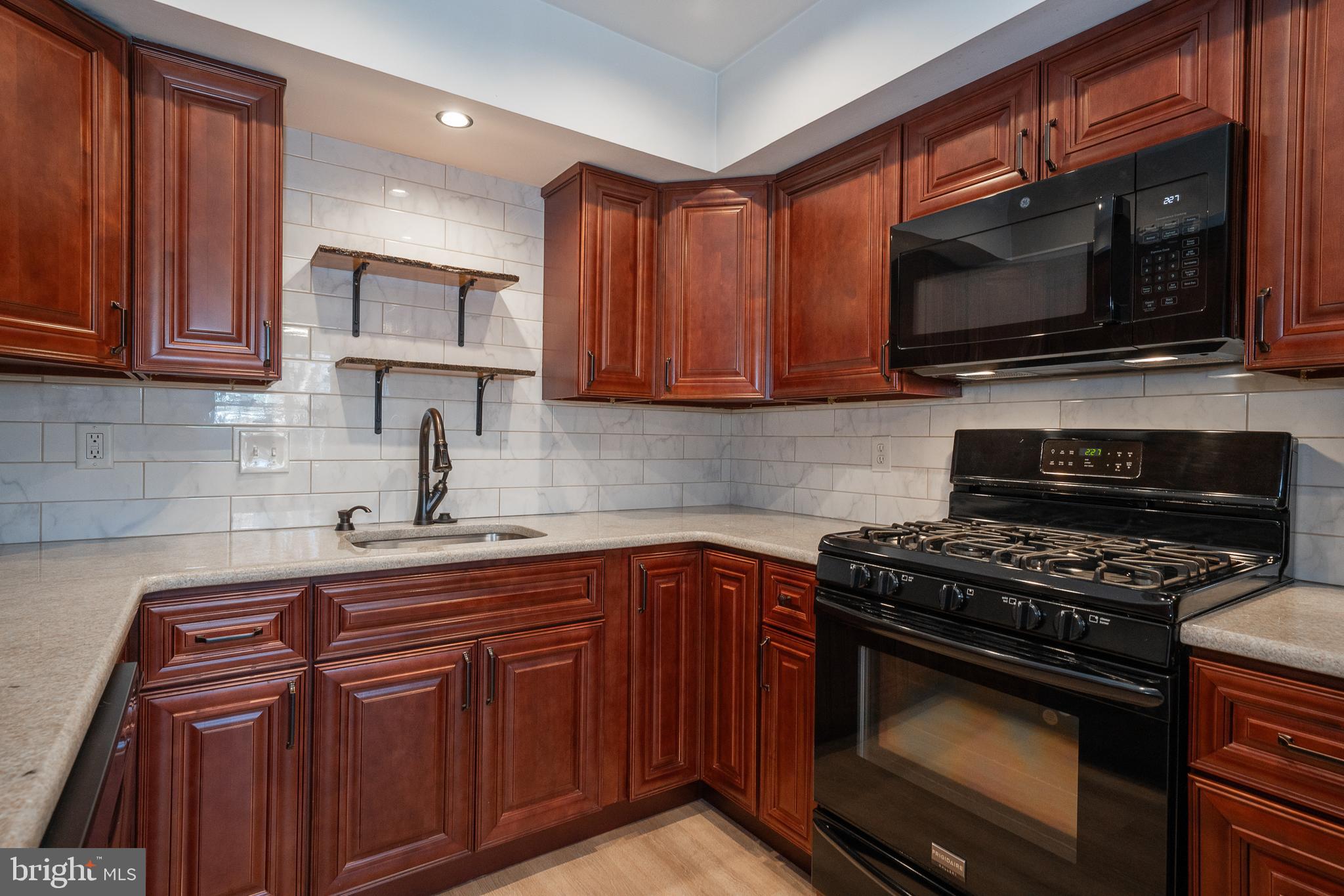 203 HAMPTON CROSSING B 203B