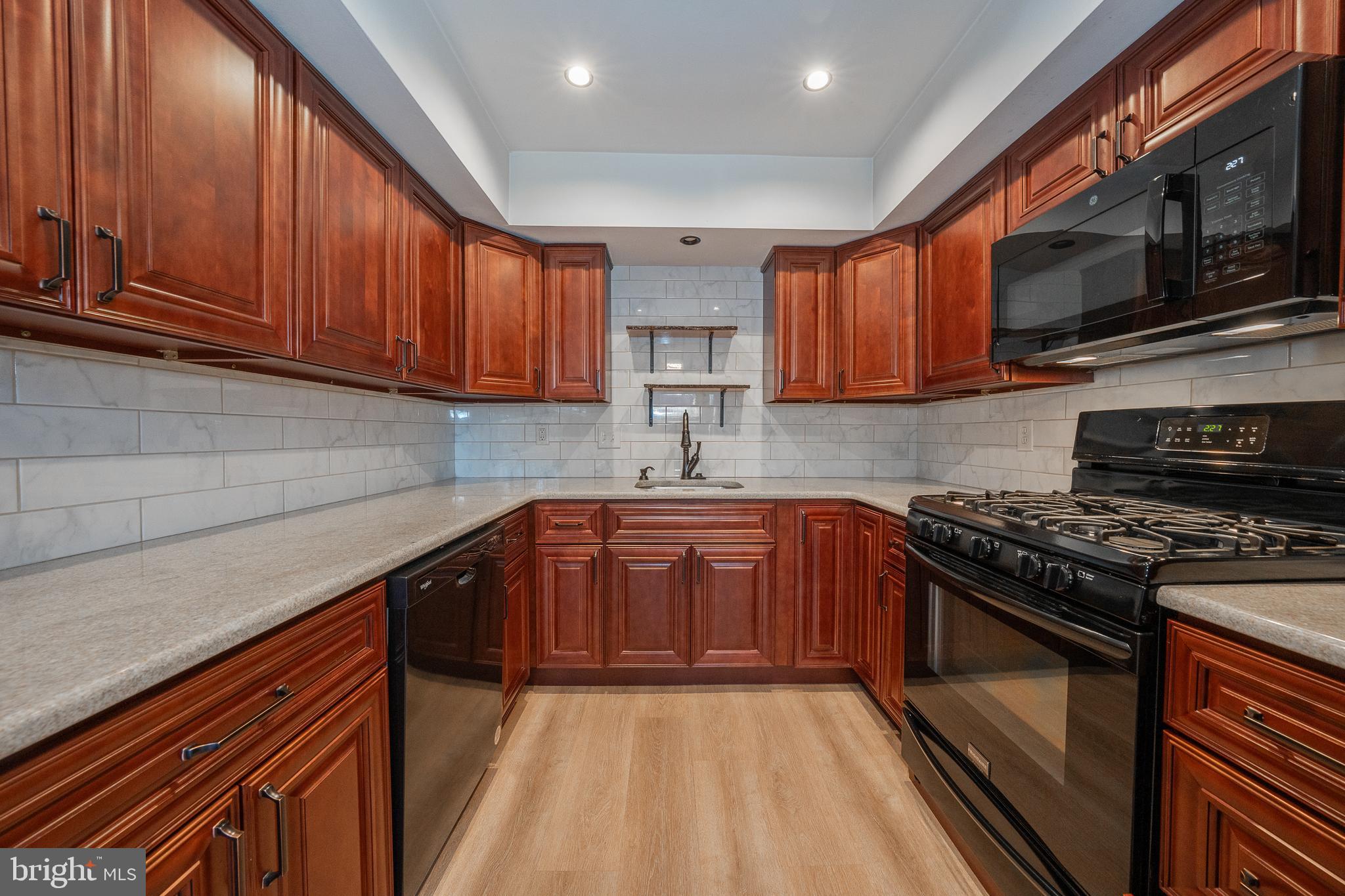 203 HAMPTON CROSSING B 203B