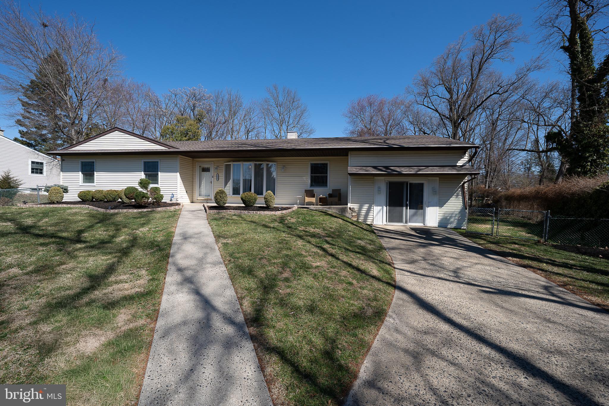 1539 W BENSALEM AVENUE