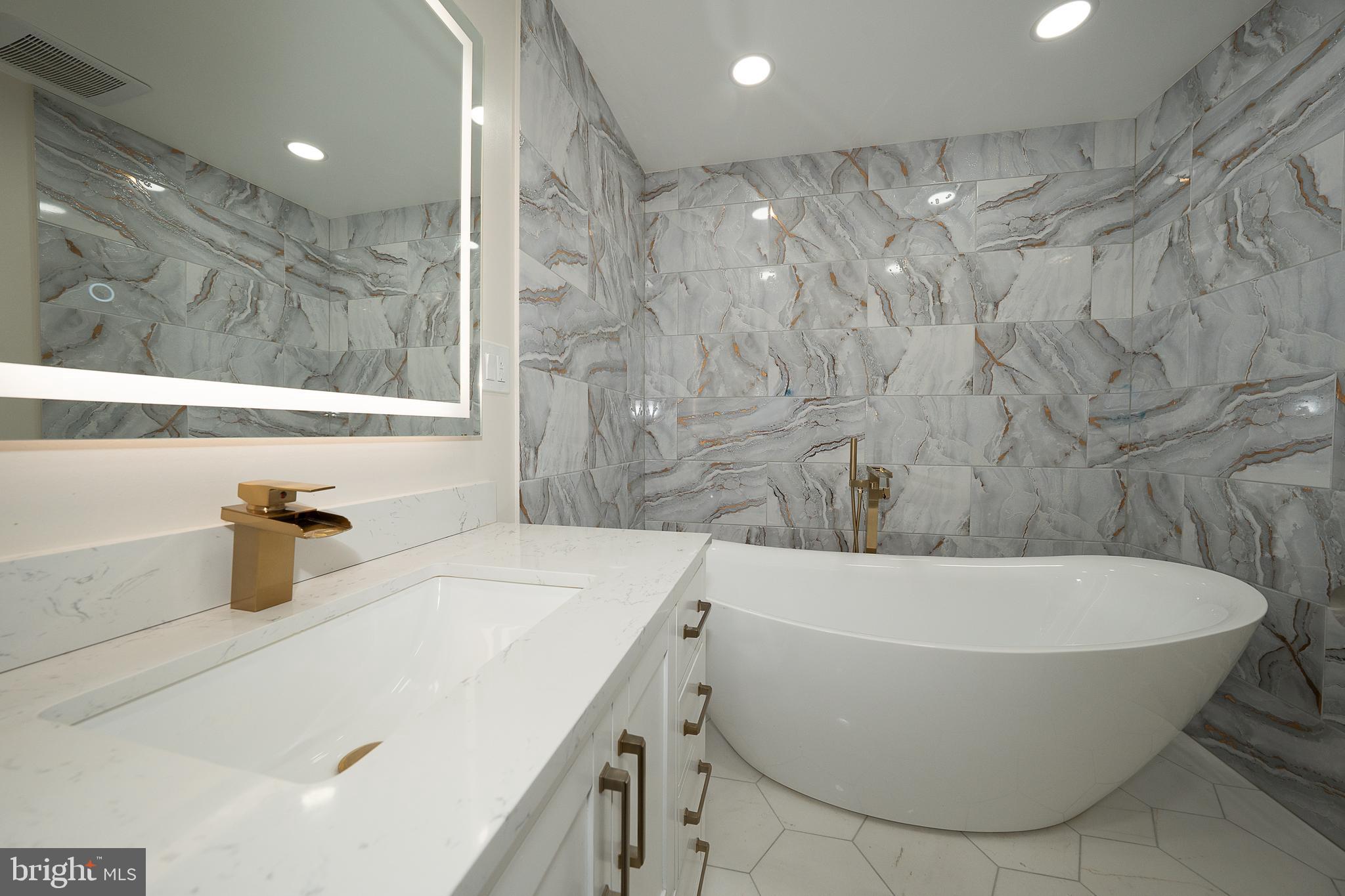 1539 W BENSALEM AVENUE