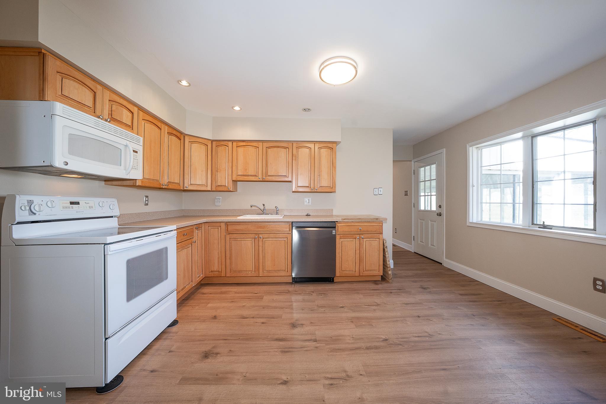 1539 W BENSALEM AVENUE