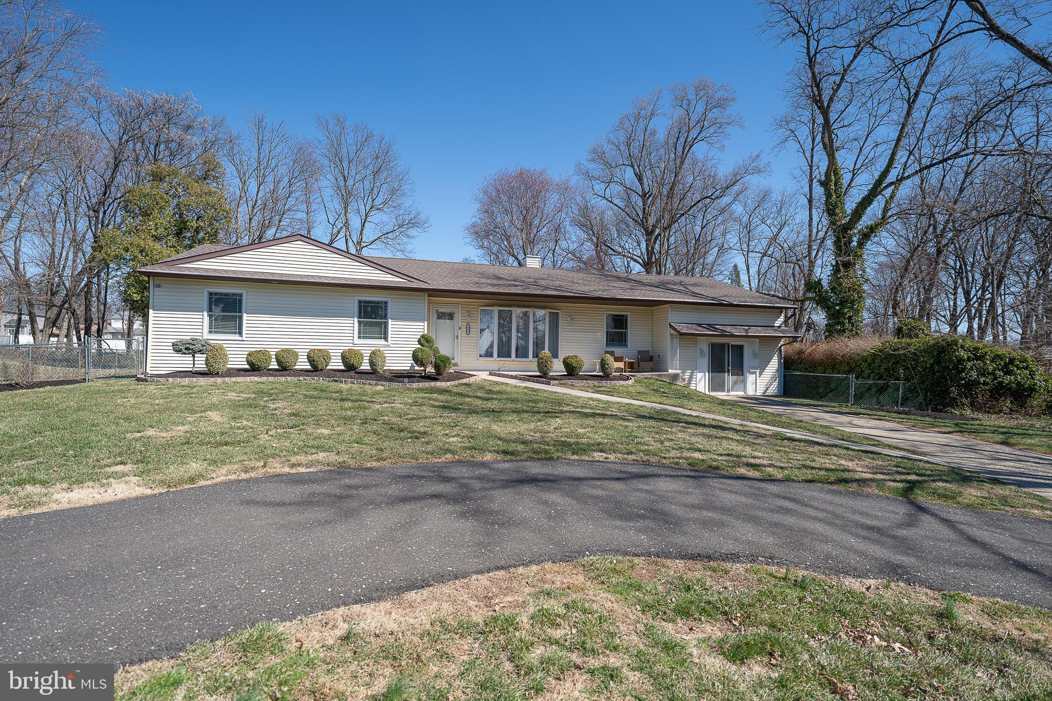 1539 W BENSALEM AVENUE