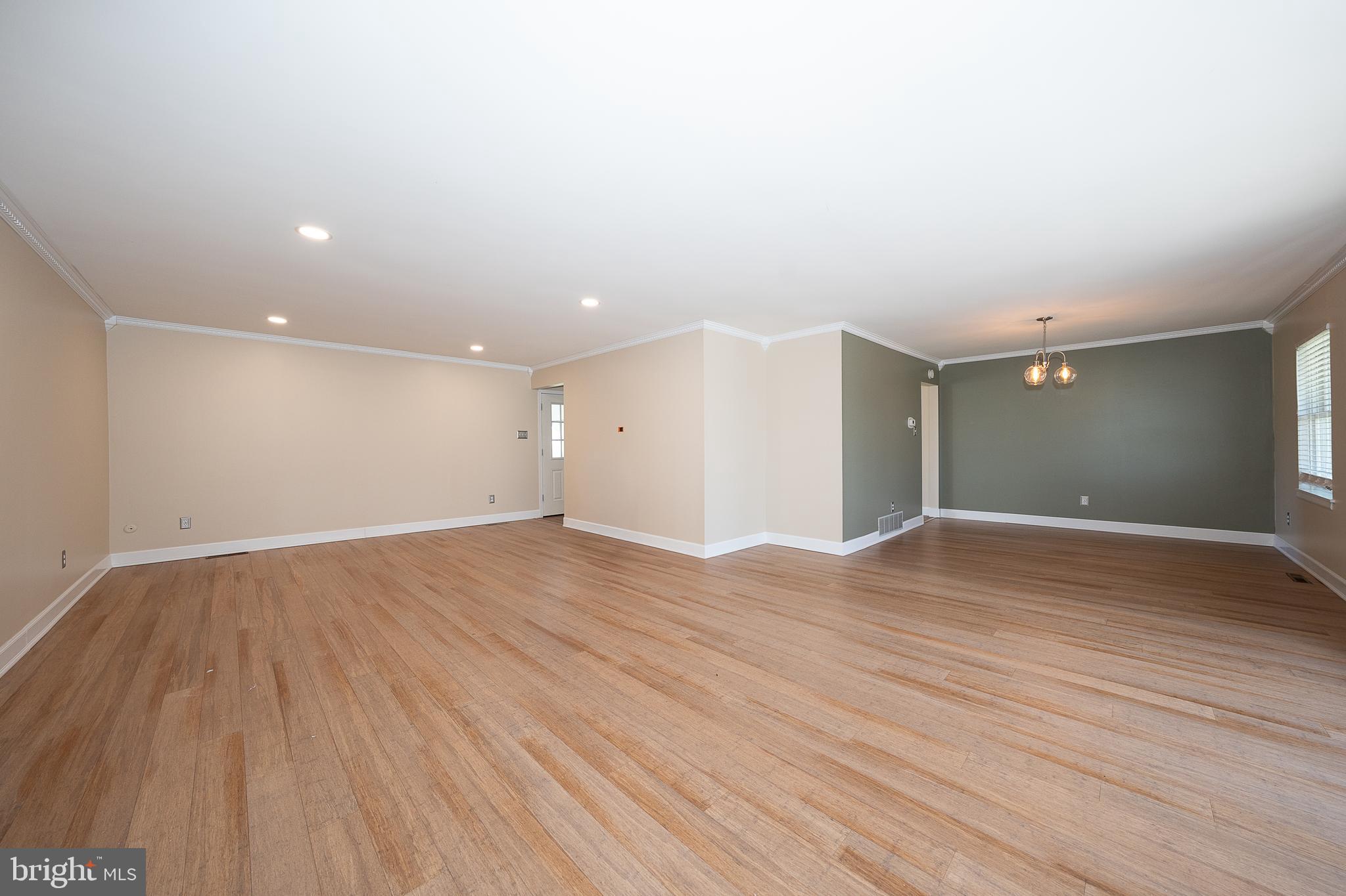 1539 W BENSALEM AVENUE