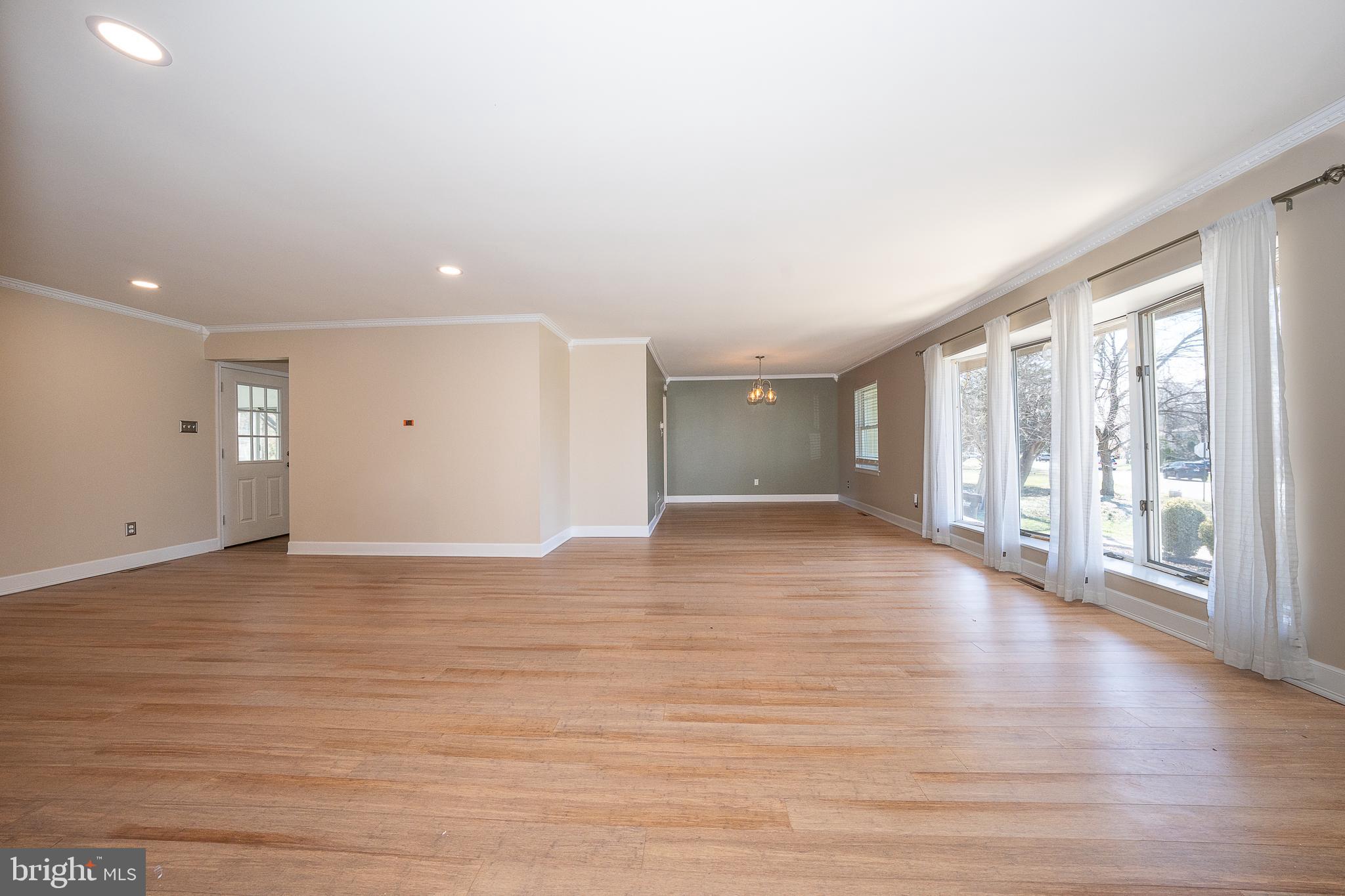 1539 W BENSALEM AVENUE