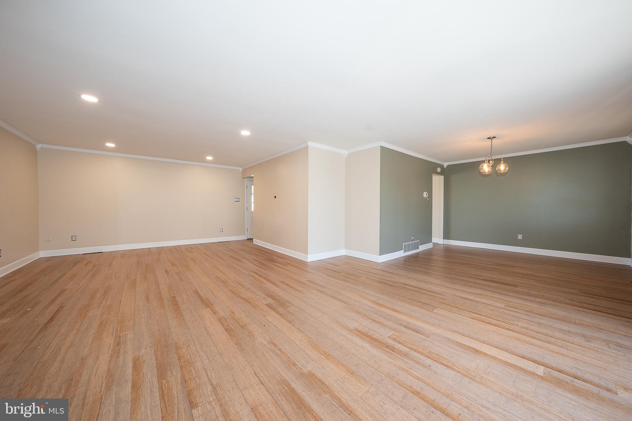 1539 W BENSALEM AVENUE