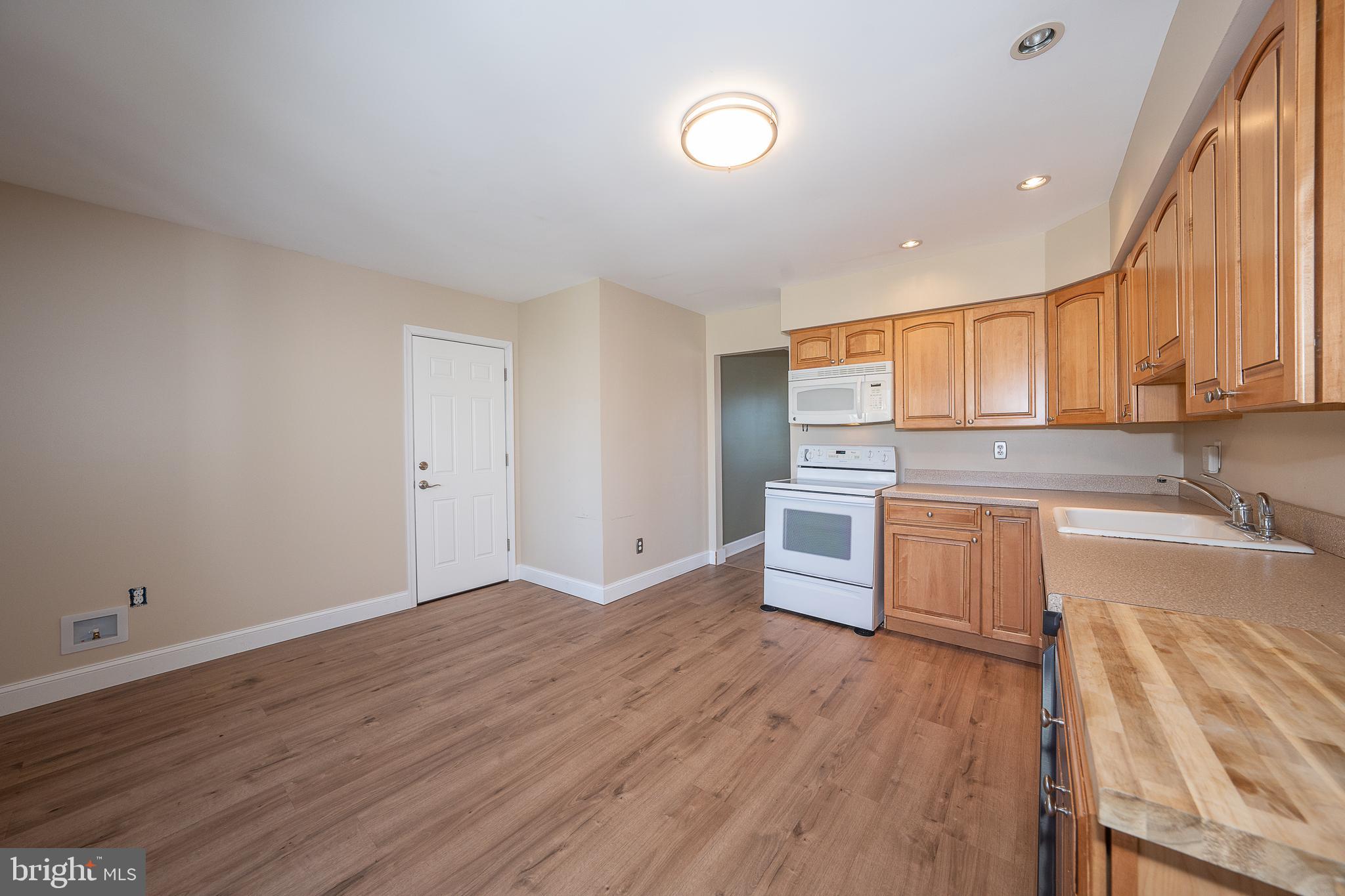 1539 W BENSALEM AVENUE