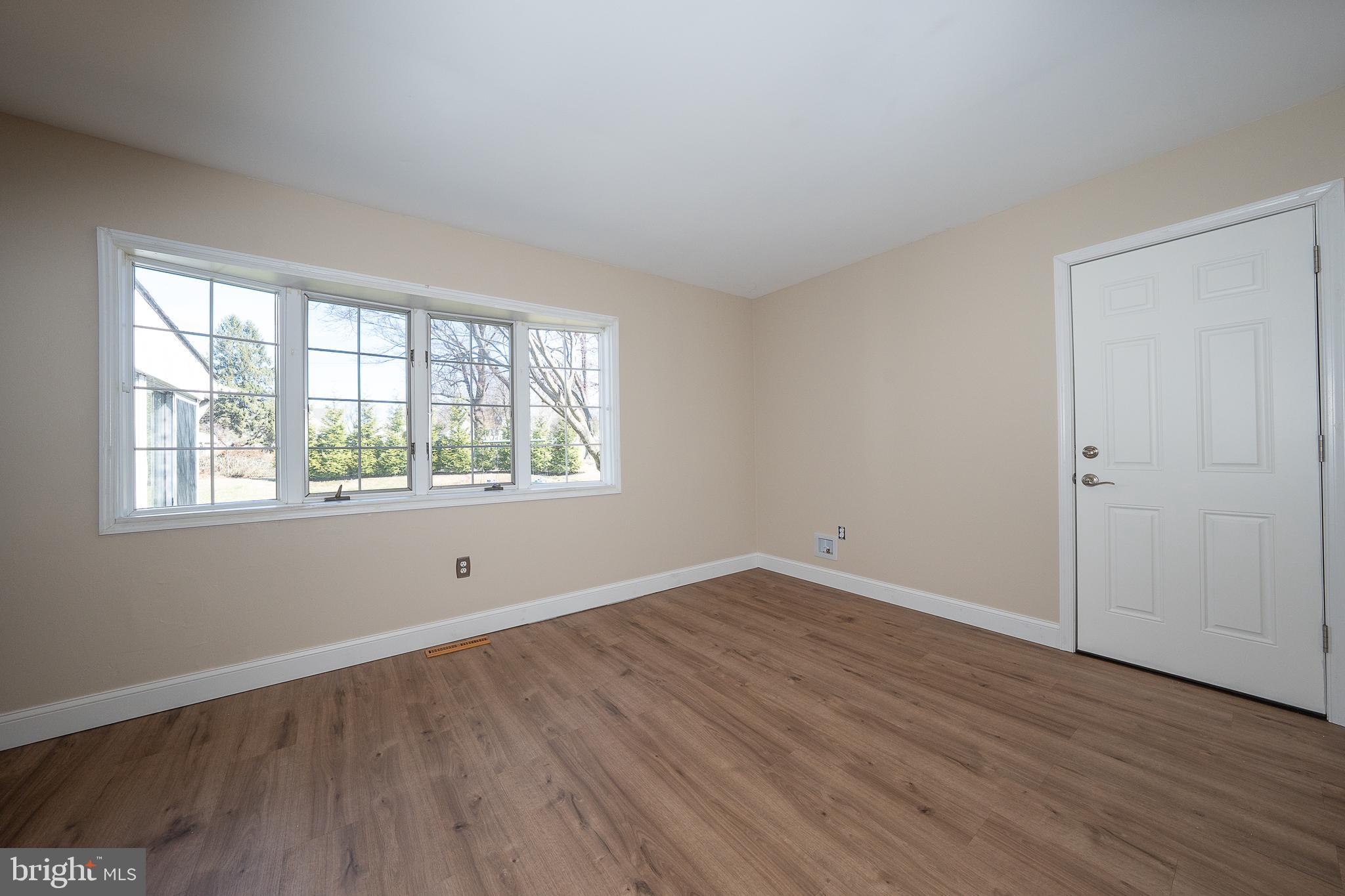 1539 W BENSALEM AVENUE