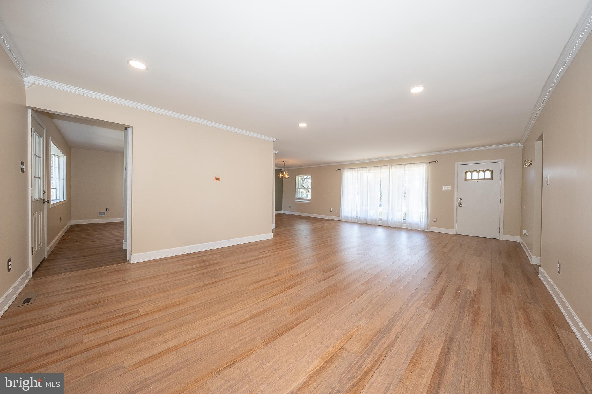 1539 W BENSALEM AVENUE