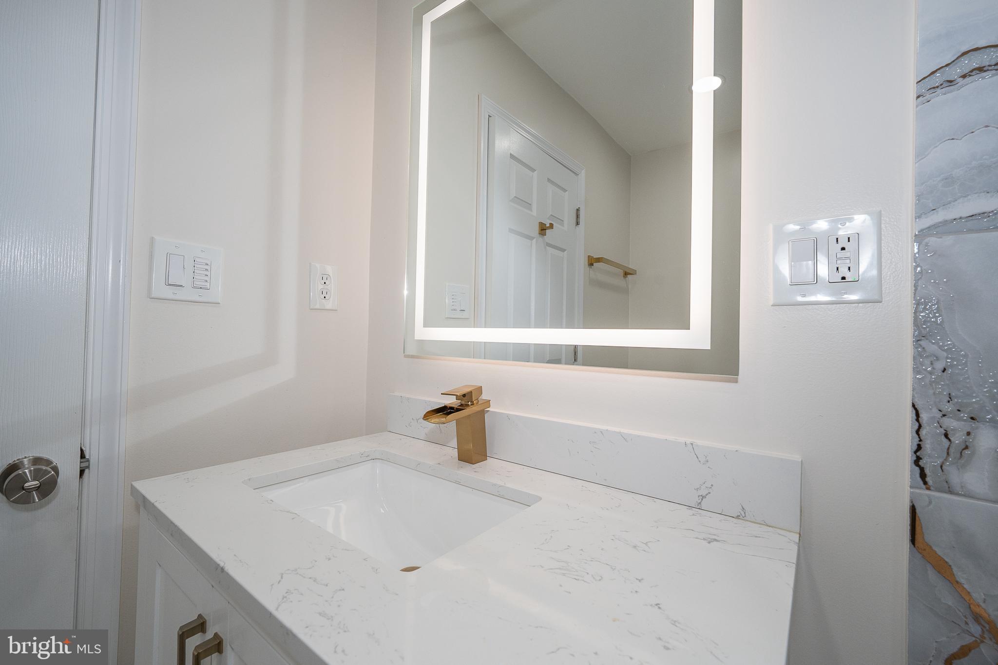 1539 W BENSALEM AVENUE