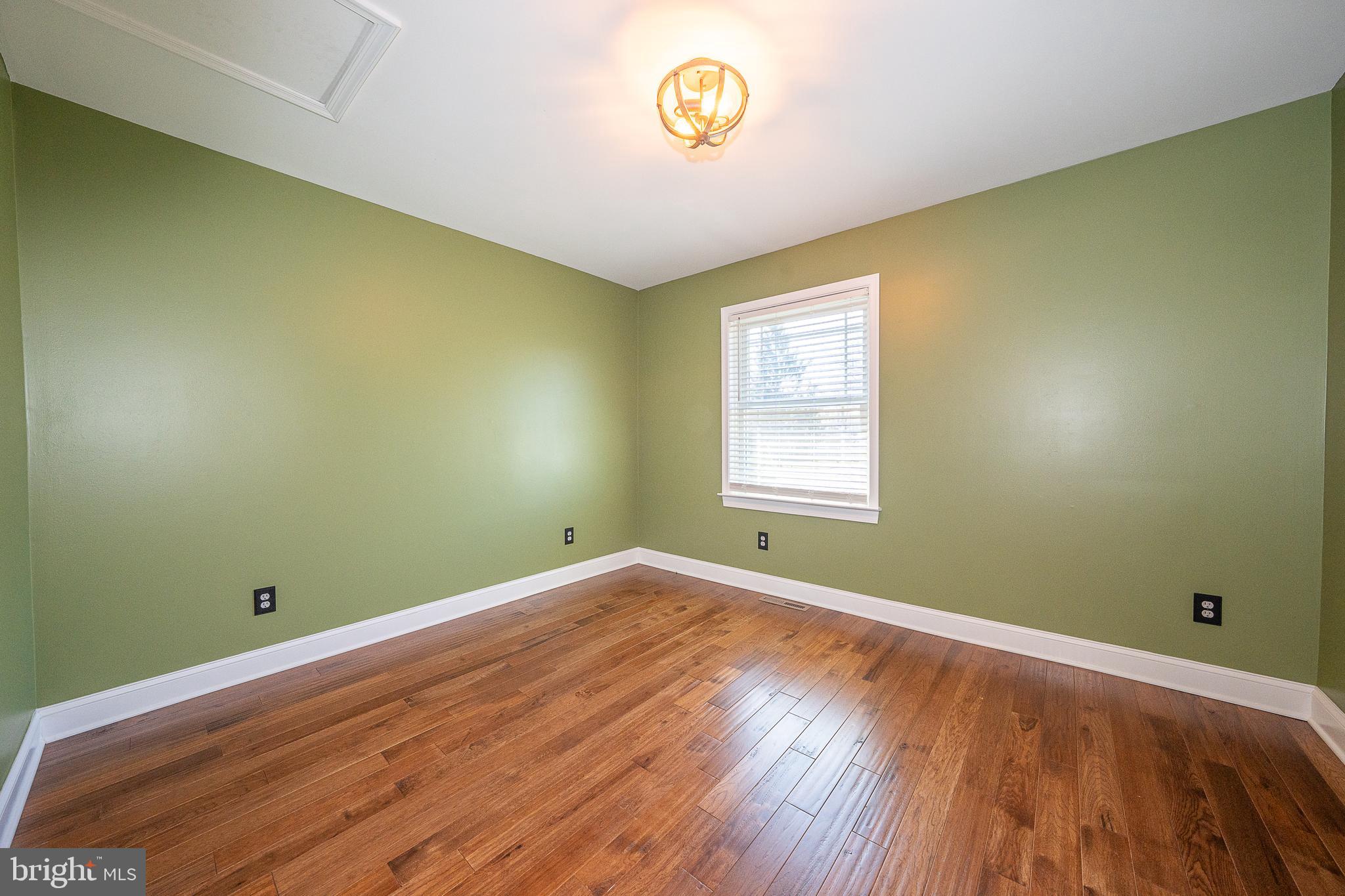 1539 W BENSALEM AVENUE