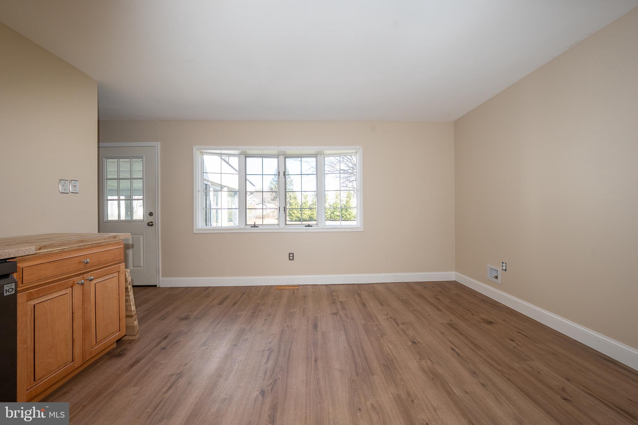 1539 W BENSALEM AVENUE