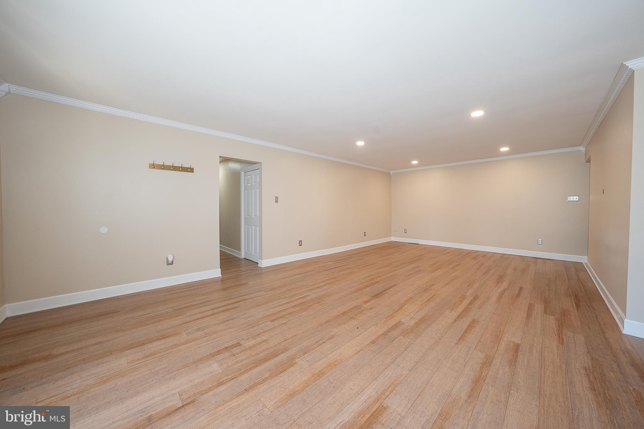 1539 W BENSALEM AVENUE