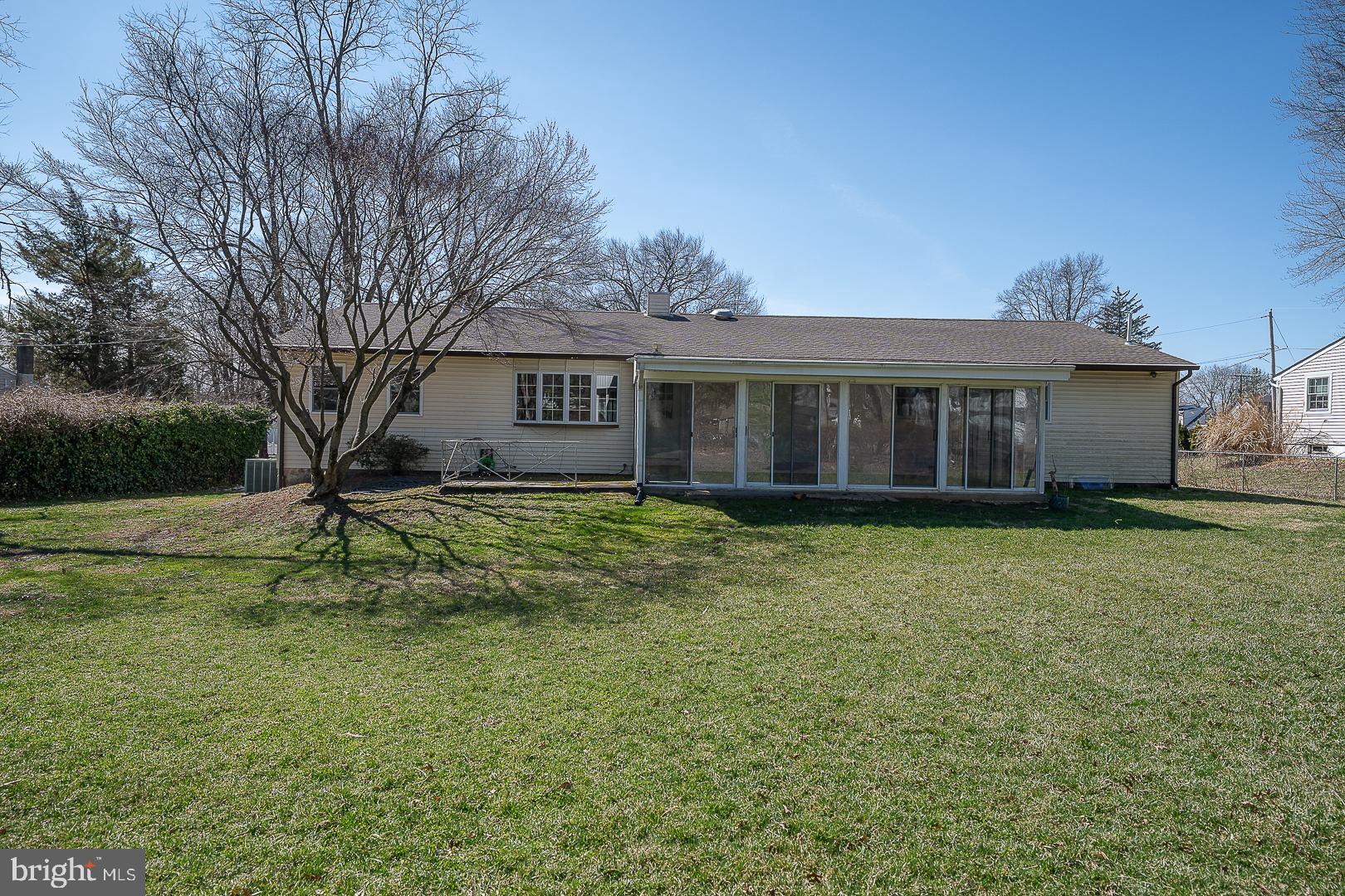 1539 W BENSALEM AVENUE