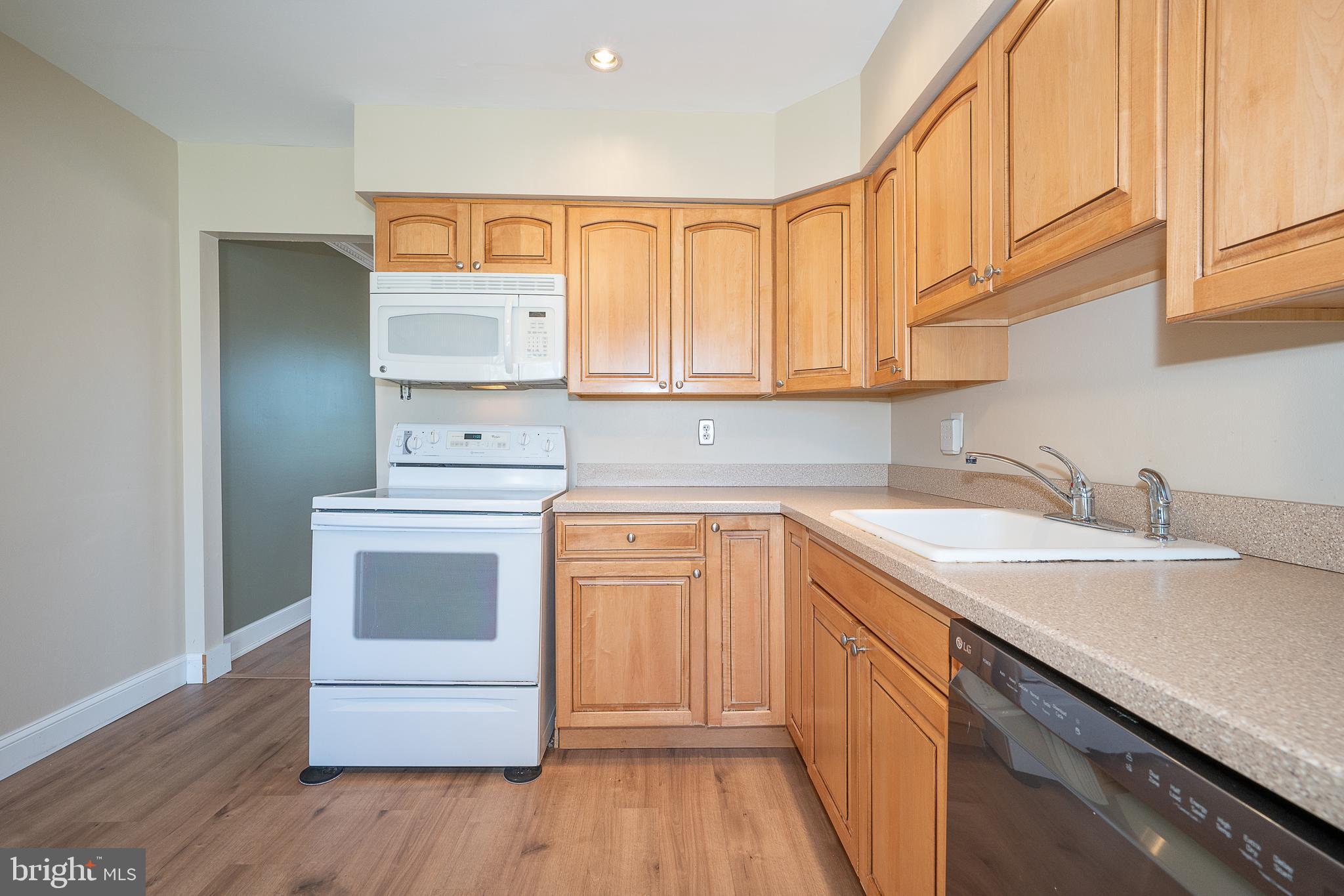 1539 W BENSALEM AVENUE