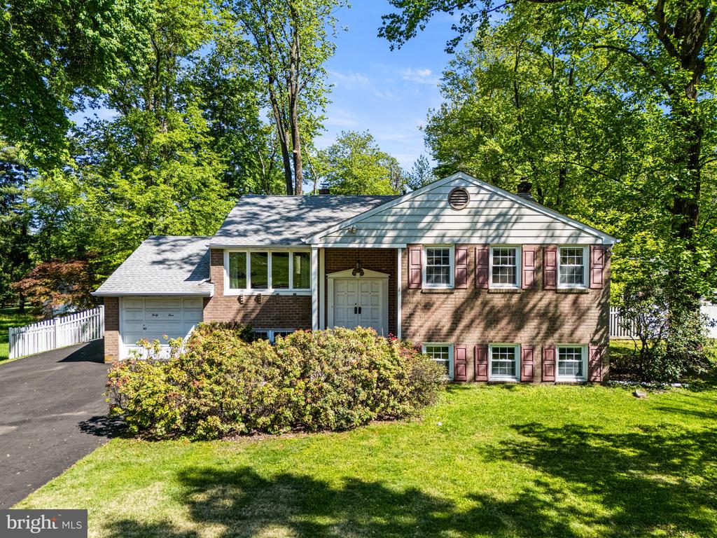 44 HICKORY DRIVE