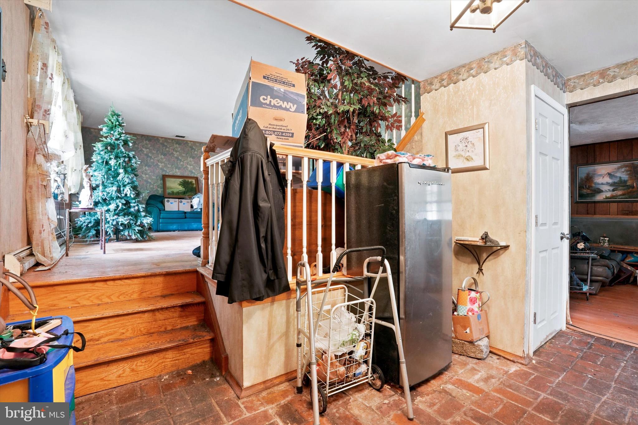 506 HOLLY KNOLL DRIVE