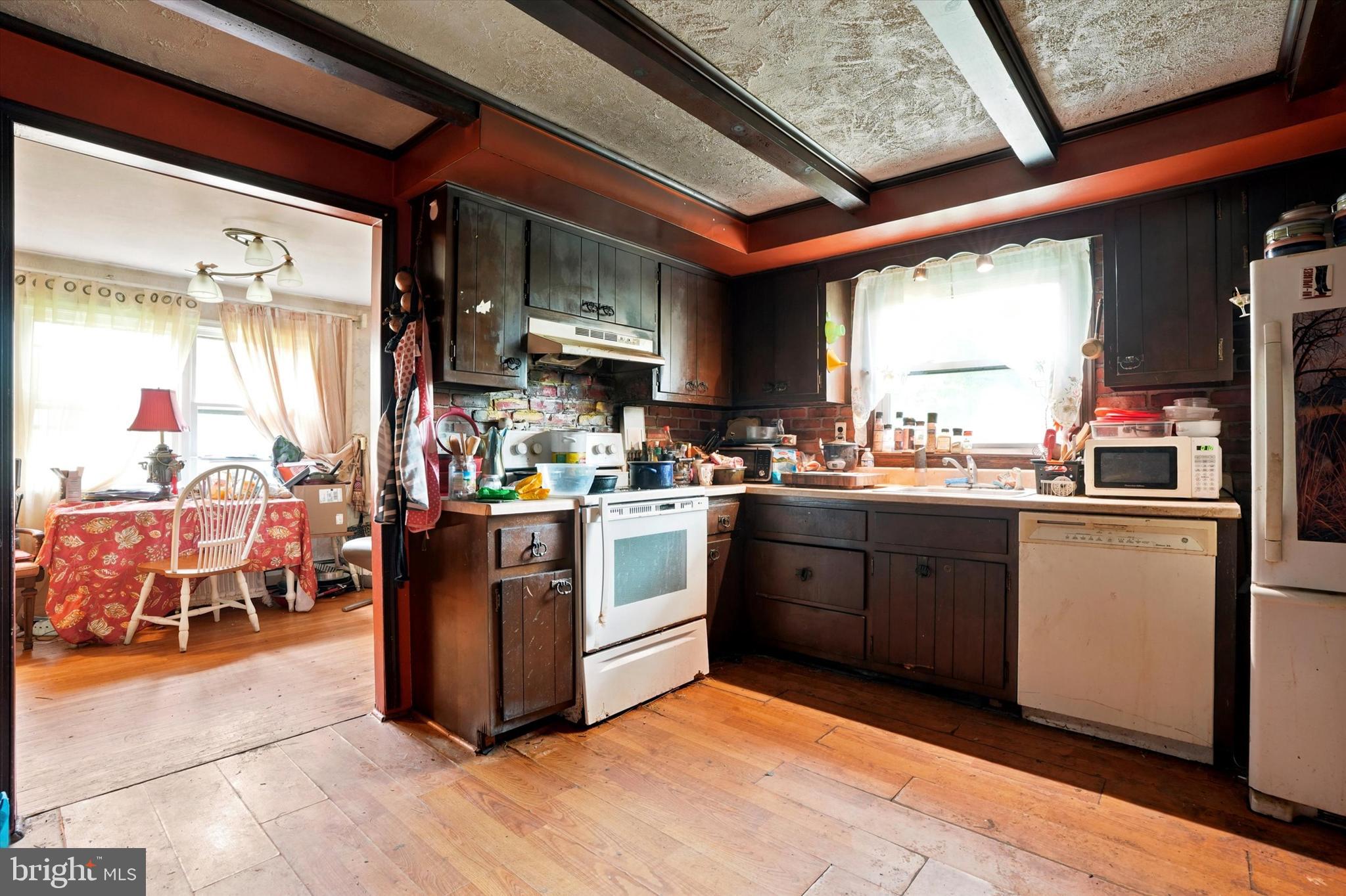 506 HOLLY KNOLL DRIVE