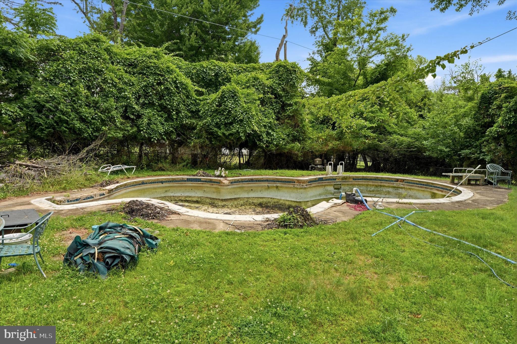 506 HOLLY KNOLL DRIVE