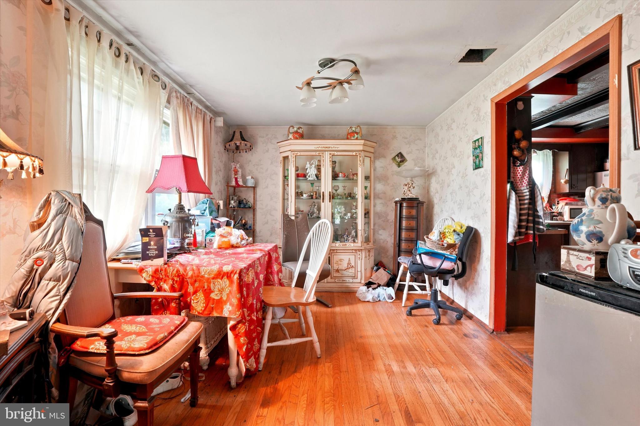 506 HOLLY KNOLL DRIVE