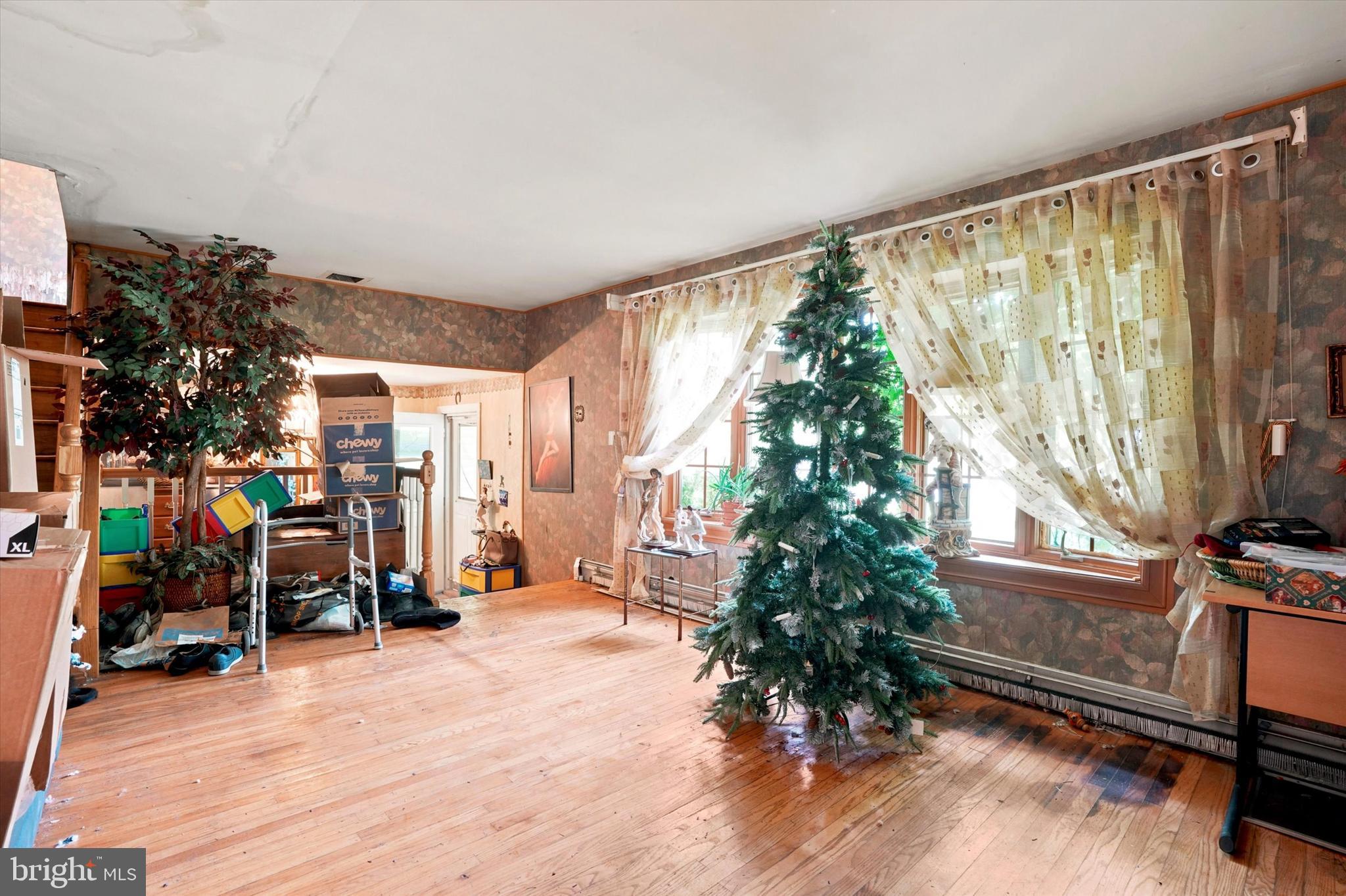 506 HOLLY KNOLL DRIVE