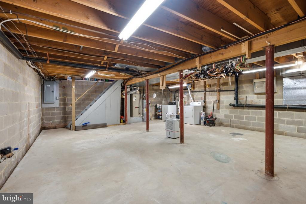 325 CEDAR STREET
