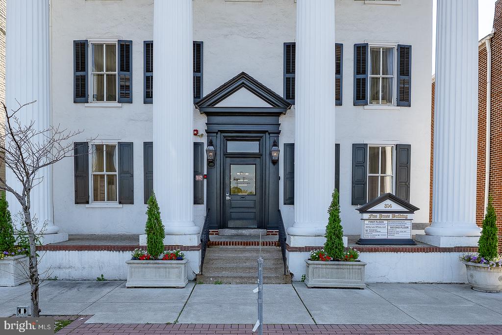 312 W BROAD STREET