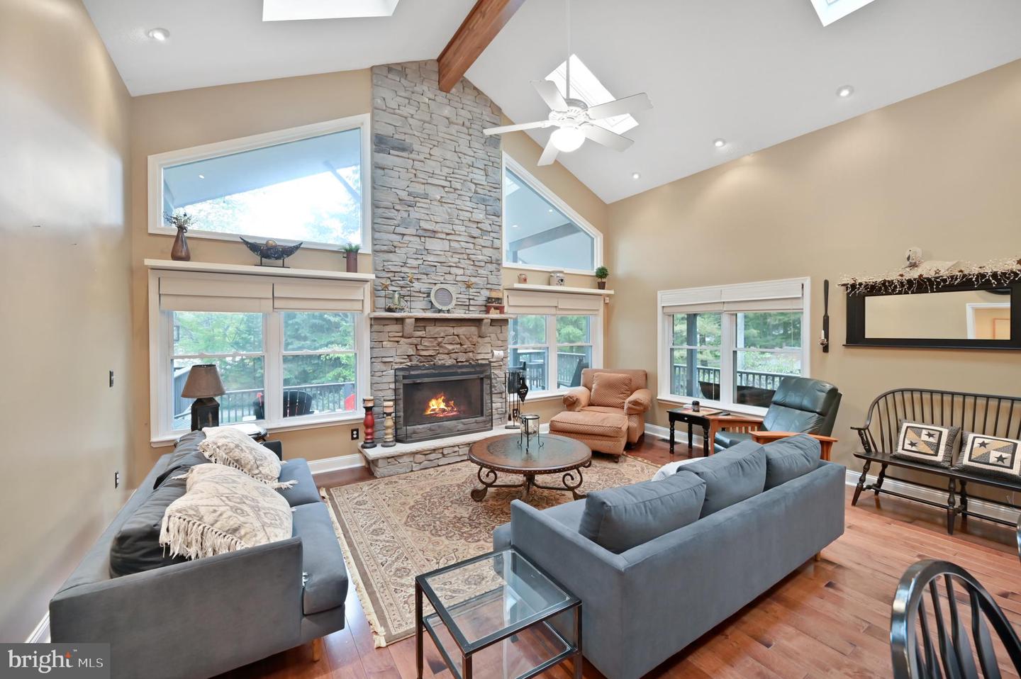 119 N Lake Dr