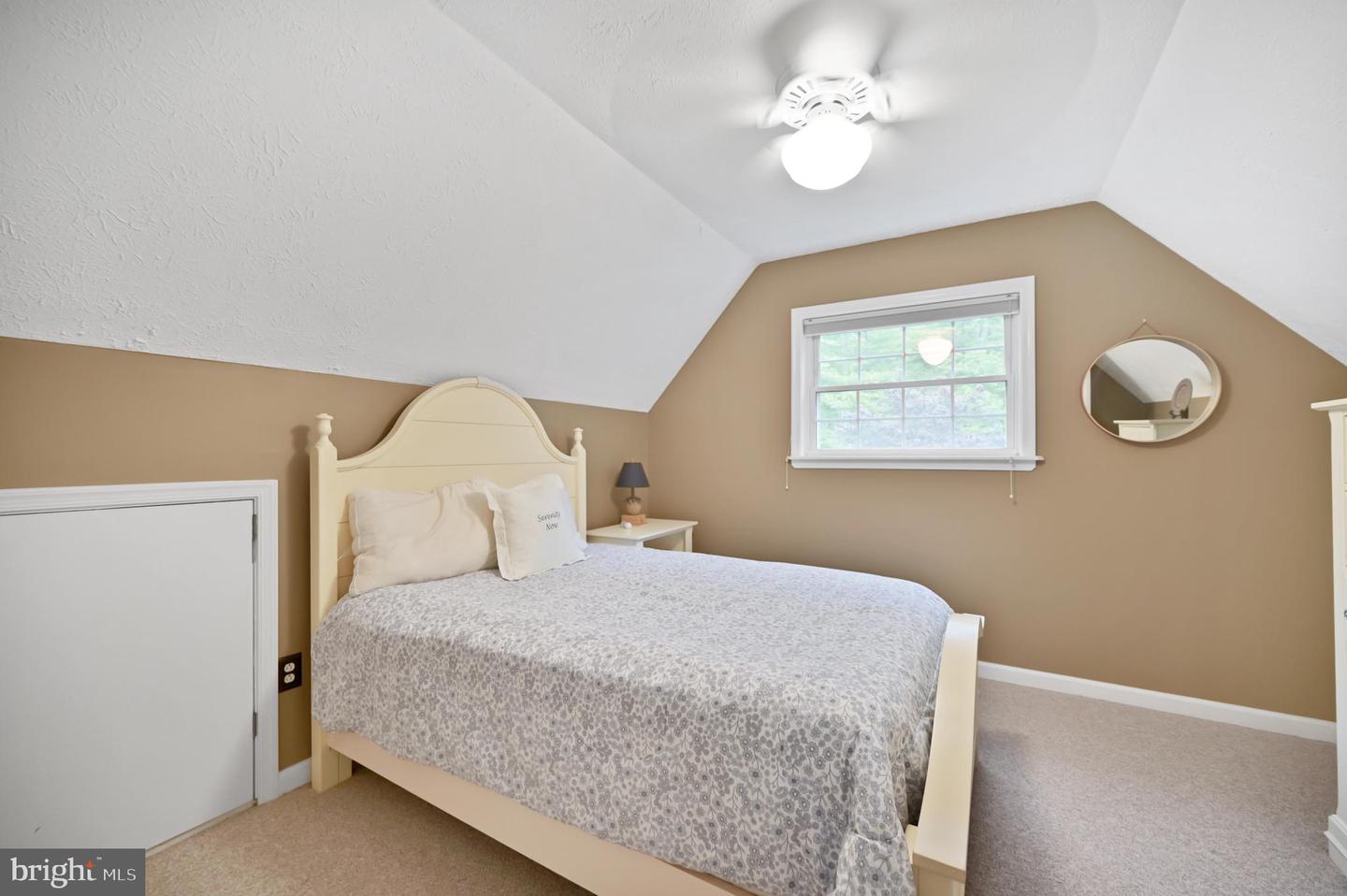 119 N Lake Dr