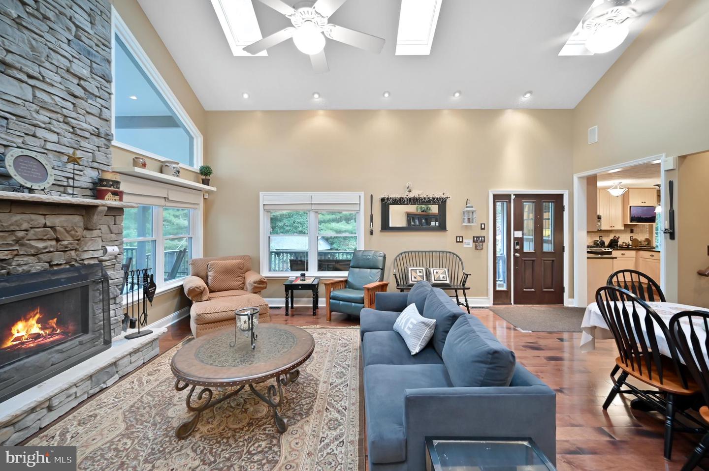 119 N Lake Dr